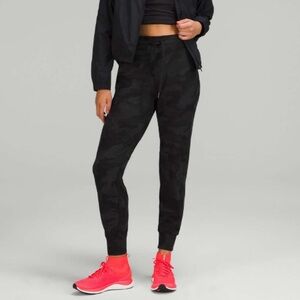 Lululemon Ready to Rulu High-Rise Jogger
Heritage 365 Camo Deep Coal Multi